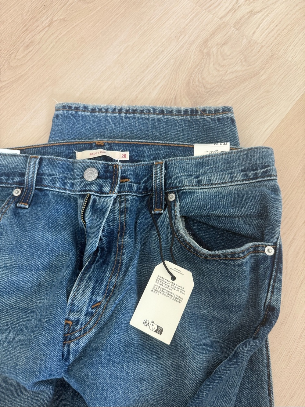 Levi’s Baggy Dad Jean - Picture 4 of 5